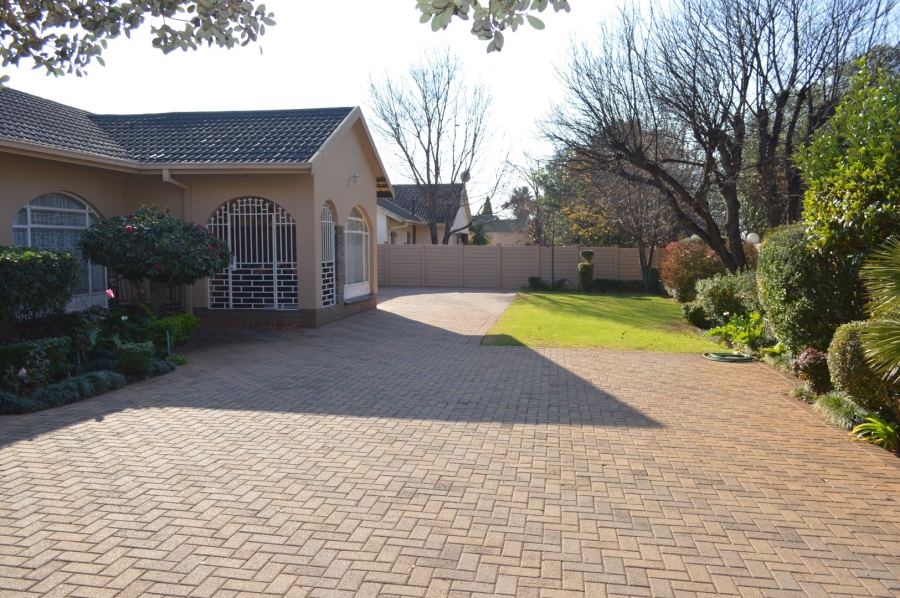 6 Bedroom Property for Sale in Flamwood North West